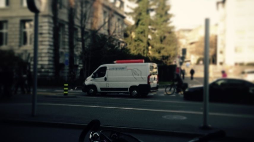 Tunnelblicke auf die Strasse führen manchmal zu einer Häufung von weissen Autos. Foto: Carla Sabato