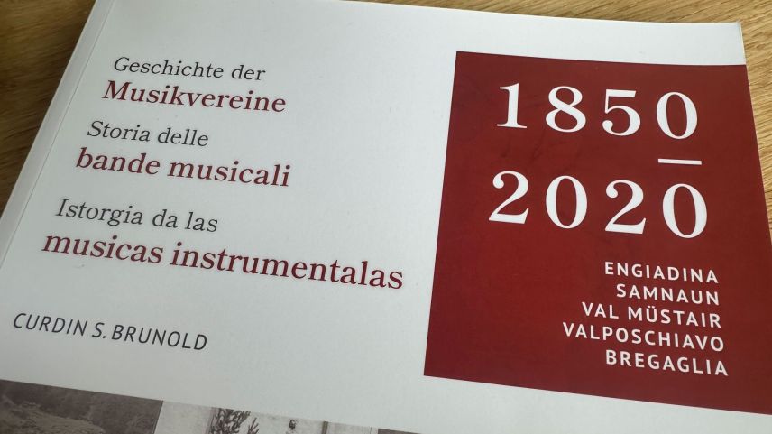 Curdin S. Brunold ha scrit ün cudesch davart l'istorgia da las musicas instrumentas in Engiadina e valladas dal süd (fotografia: Nicolo Bass).