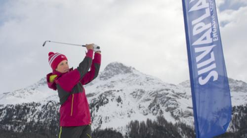 Caroline Rominger beim Wintergolf / Foto fotoswiss.com/Cattaneo