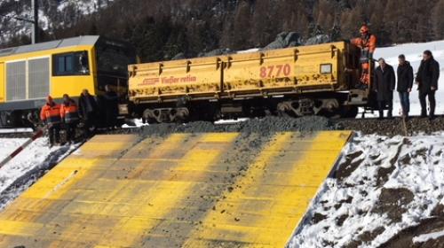 Der erste Bahnwagen wird entladen. Foto: Muriel Wolfisberg