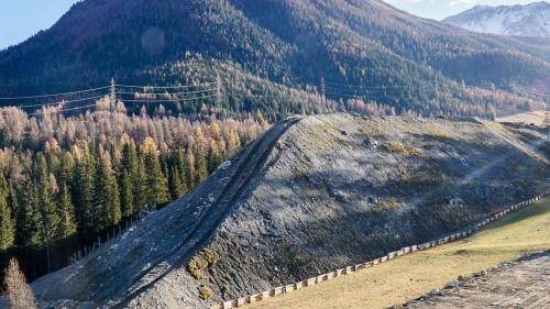 Das Deponievolumen der bestehenden regionalen Inertstoff-Deponie Bos-chetta Plauna in S-chanf (Vorne) ist Ende Jahr erschöpft, und im Oberengadin sind keine nutzbaren Deponiestandorte vorhanden. Die S-chanfer Stimmberechtigten entscheiden am Mittwoch über