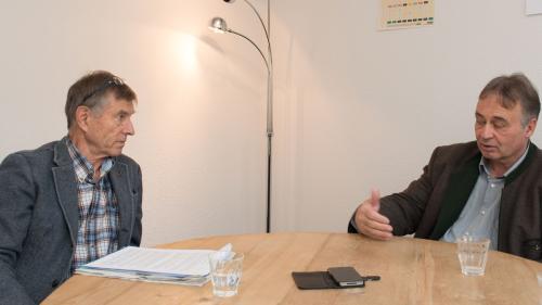 Hansjörg Hosch (links) und Martin Aebli (rechts) im Gespräch. Foto: Raphael Bauer