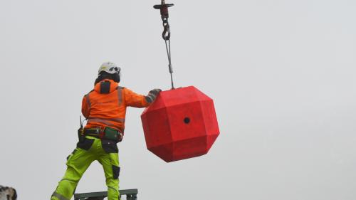 Vorbereitungen für das Steinschlag-Experiment des WSL-Instituts für Schnee- und Lawinenforschung. Foto: SLF