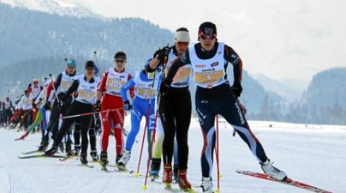 Ursina Badilatti führt das Feld nach dem Start an