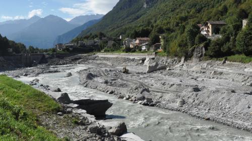 Das Staubecken beim Wehr von Villa di Chiavenna ist leer. Solange das Wasser der Mera noch trüb ist, kann die Stromproduktion auf italienischer Seite nicht wieder aufgenommen werden.