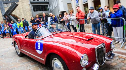 «Passione Engadina Classic» in der St. Moritzer Fussgängerzone. Foto: Omar Cartulano