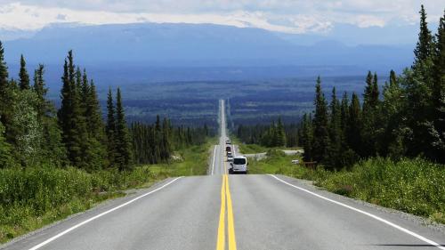 Endlos scheinende Strassen queren die Landschaft wie im Bilderbuch und untermauern auf unserer Reise die gängigen USA-Klischees. Foto: Andreas Kramer 