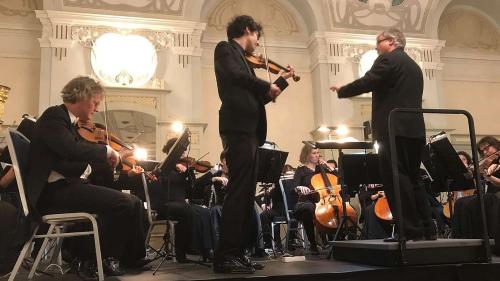 Die Kammerphilharmonie mit dem Meistergeiger Itamar Zorman. Foto:  Ralf K. Wegst 