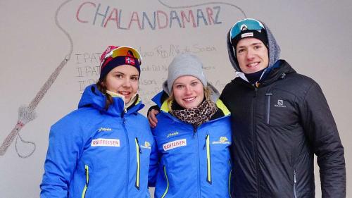 Müde aber zufrieden im Ziel der 65 Kilometer langen La Diagonela in Zuoz: Jogscha Abderhalden, Carina Heuberger und Livio Matossi (v.l.) Foto: Jon Duschletta