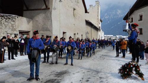 Il Chalandamarz l’on passà a Müstair, culla cumandanta Jana Andri (fotografia: Giancarlo Conrad).