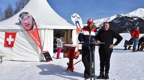 Marco Müller (links) und Remo Cologna freuen sich auf jeden Besuch im Fanzelt in Seefeld. Foto: Nicolo Bass