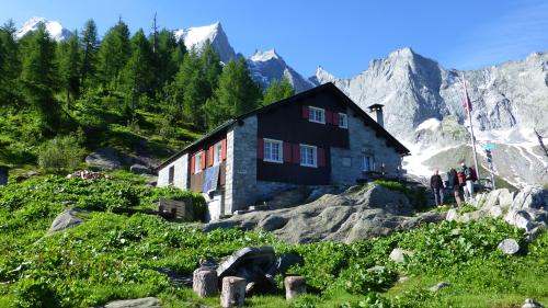 Wenn alles planmässig verläuft, kann die Sas-Furä-Hütte in der Val Bondasca ab diesem Sommer auf einem neuen Zustieg wieder erreicht werden.		 Foto: Heidi Altweger