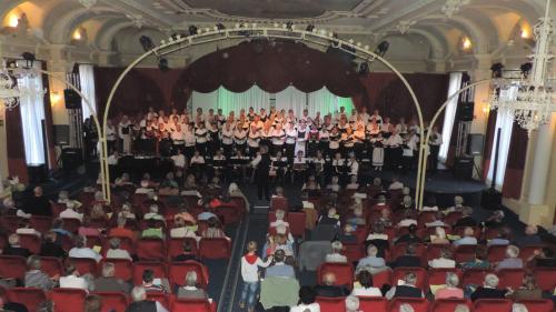 Im ausverkauften Saal des Reine Victoria Hotels hielt der «Canziano» Chor eines seiner Jubiläumskonzerte.		Foto: Claudio Chiogna