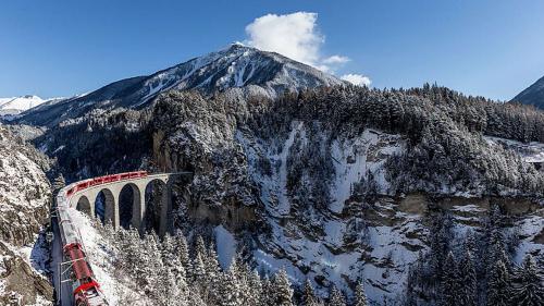 Die Rhätische Bahn auf der Albulalinie. Foto: swiss-image.ch/Andrea Badrutt