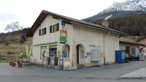 La Butia Tarasp a Fontana es in possess dal cumün da Scuol (fotografia: Benedict Stecher).