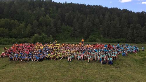 Tuot la brajada davo la festa d’uffants a Strada da mardi passà. (fotografia: anr/fa)