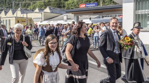 Alessandro Della Vedova mit Familie und Weibel beim Empfang. Foto: Daniel Zaugg