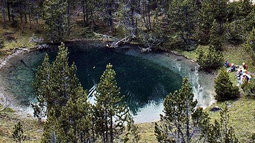 La «Tea Fondrada» es ün lö chi’s preschainta in Val Mora hoz sco ün lajet in fuorma da chaldera. Plü bod as rechattaiva quia la megldra tea da la regiun. (fotografia: mad)