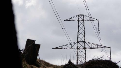 Swissgrid-Höchstspannungsmast bei Zernez. Foto: Jon Duschletta