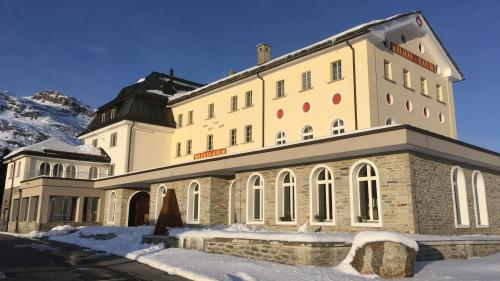 Bis vor kurzem eine Ruine, nach Erneuerungsarbeiten im Sommer wiedereröffnet, und jetzt schon wieder zu: Das Hotel Maloja Kulm