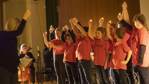 Der Zernezer Kinderchor unter der Leitung von Michela Duschletta wirkt bei «Okavango im Paradiesland» mit.