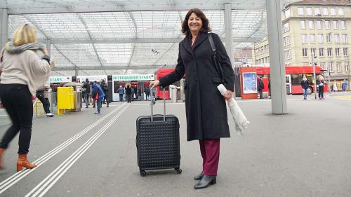 FDP-Nationalrätin Anna Giacometti vor dem Bundeshaus in Bern. Foto: Jon Duschletta