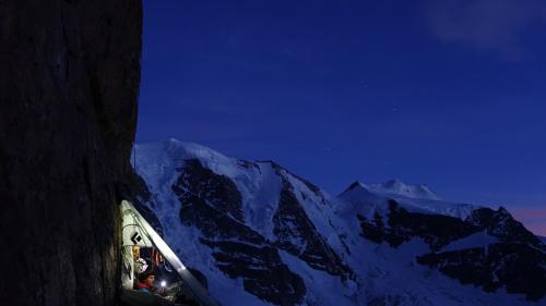 Portaledge am Piz Trovat. Bild: Bergsteigerschule Pontresina