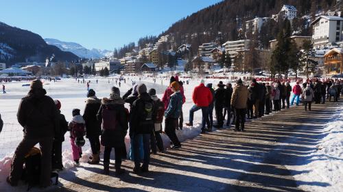 Viele Schaulustige verfolgten die Eisschnelllaufrennen auch vom Ufer aus.