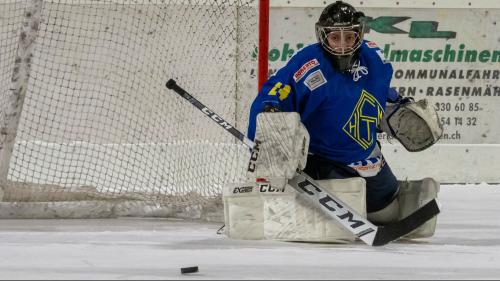 Keeper Costa (EHC St.Moritz) hat schon gegen Bellinzona gewonnen. Foto: Daniel Zaugg