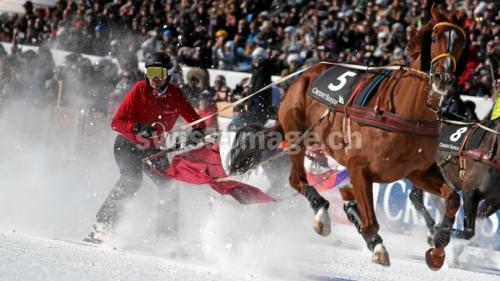 Rennimpression vom 'Credit Suisse - GP von Silvaplana', dem Skikjoering ueber 2700 Meter, am zweiten Renntag von White Turf St. Moritz am 9. Februar 2020 in St. Moritz (Foto: swiss-image.ch/Andy Mettler).