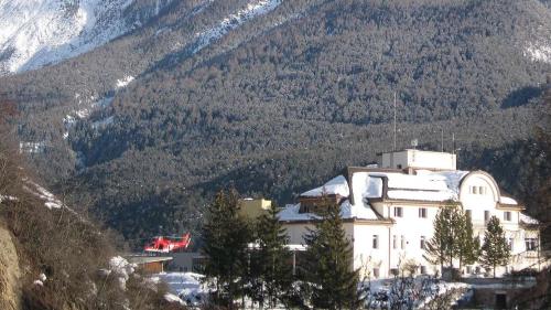 Üna gronda part dals cas cha’ls meidis da l’Ospidal a Scuol trattan pel mumaint sun paziaints chi s’han ferits cun far sport d’inviern (fotografia: CSEB).