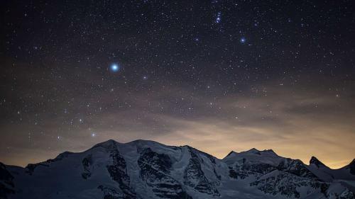 D’inviern in nots serainas as preschainta il tschêl cun sias milliardas da glüms brillantas e l’immensità da l’univers (fotografia: Mayk Wendt).