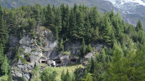 Hier am Malojapass wären von Süden anrückende feindliche Truppen unter Beschuss genommen worden. Foto: Crestawald/Hans Stäbler