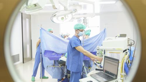 Schrittweise fahren Spitäler im Engadin den Betrieb wieder hoch. Foto: Spital Oberengadin, Daniel Martinek