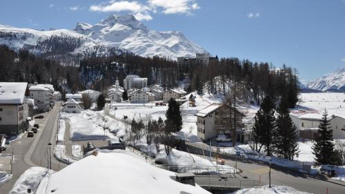 Sils nimmt in der Gemeinde-Urnenabstimmung alle Vorlagen an.