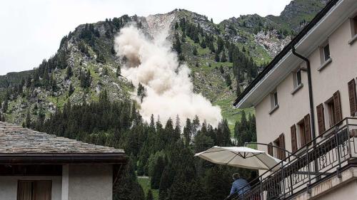 Die Sprengung verringert das Risiko eines Felssturzes (Foto: Mayk Wendt)