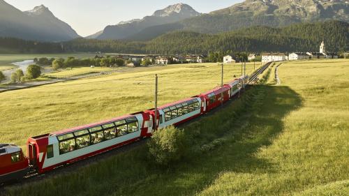 Historische Jungfernfahrt: Am 25. Juni 1930 fährt der erste Glacier Express durchgehend von Zermatt nach St. Moritz. Foto: Glacier Express AG