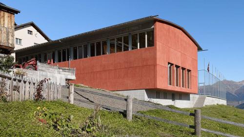 Mehrzweckhalle Tschlin. Foto: Ralph Feiner