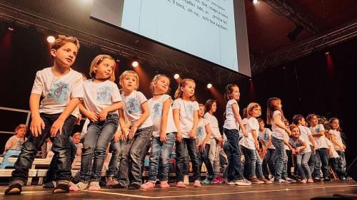 La prüm’ediziun dal Festival da la chanzun rumantscha a Trun es statta ün success. Eir la seguond’ediziun in Engiadina voul dar ün palc spezial al chant da cors d’uffants (fotografia: mad).