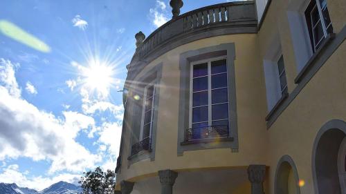 Die Strukturen wurden angepasst, die Auslastung steigt. Langsam scheint wieder die Sonne auf das Hochalpine Institut Ftan (Foto: Nicolo Bass).