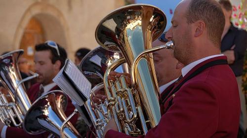 Das Musikbezirksfest 2021 in Zernez wird verschoben (Foto Archiv: Nicolo Bass).