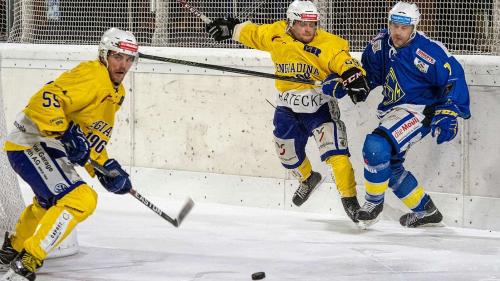 Das nächste Derby-Spiel zwischen dem CdH Engiadina und dem EHC St. Moritz wäre für den 28. November geplant. Der Meisterschaftsbetrieb ist aber vorläufig und bis auf Weiteres unterbrochen (Foto: Daniel Zaugg).