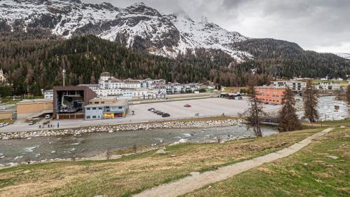 An diesem Standort soll das neue, regionale Eissportzentrum gebaut werden. Foto: Daniel Zaugg