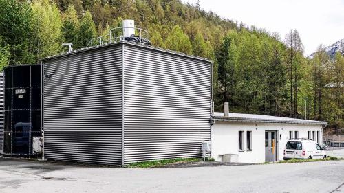 L’oriunda sarinera da Zernez es gnüda fabrichada dal 1970. Dal 2001 es ella gnüda sanada e schlargiada l’ultima jada (fotografia: Jon Duschletta)). 