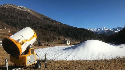 Ils preparativs per il Tour de ski 2021 a Tschierv han cumanzà (fotografia: Roman Dobler/RTR).