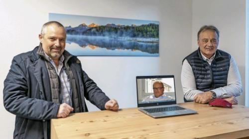 Christian Meuli, Jon Fadri Huder und Martin Aebli (von links) trafen sich in der Redaktion der Engadiner Post zum grossen Gespräch.  Foto: Denise Kley