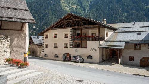 Das Hotel Chasa Chalavaina in Müstair steht für «gelebte Geschichte». Zu finden ist es in unmittelbarer Nähe zum Kloster St. Johann. Foto: Noah Steiner, Schweizer Heimatschutz