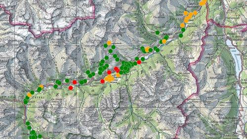 Ils puncts verds sun centralas cun lingias da vaider chi sun gnüdas realisadas ils ultims trais ons. Las centralas gelgas vegnan realisadas dal 2021 ed ils puncts cotschens a partir dal 2022 (illustraziun: EE/geo.admin.ch).