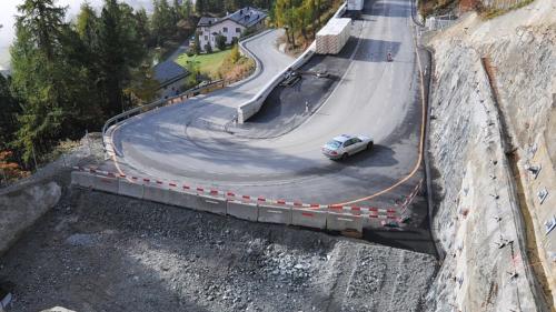 Wendekehre der Julierstrasse vor dem Tunnelportal Pignia oberhalb von Silvaplana. Foto: Tiefbauamt Graubünden