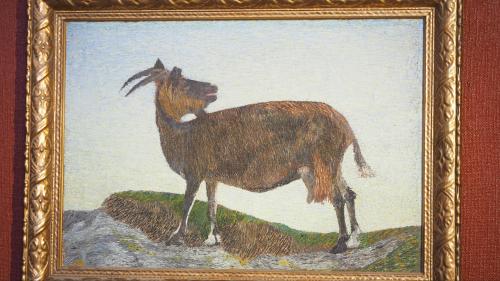 Blick in die Ausstellung mit Selbstporträt von Mario Segantini